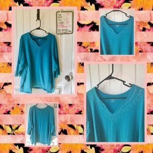 Teal three quarter sleeve dressy Tee
